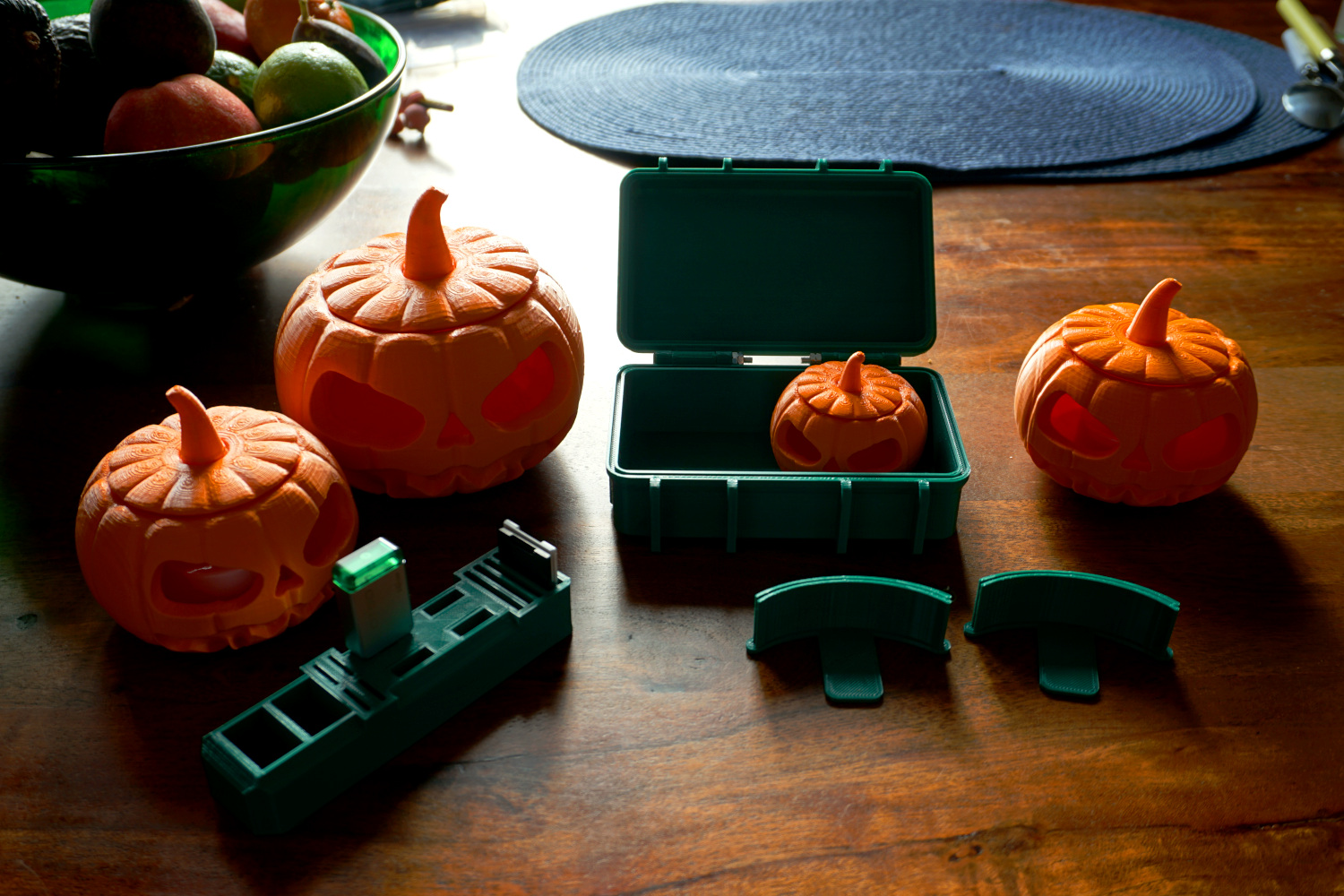 Various 3d models printed. Pumpkins, a box, a USB stick organizer and some paper holders