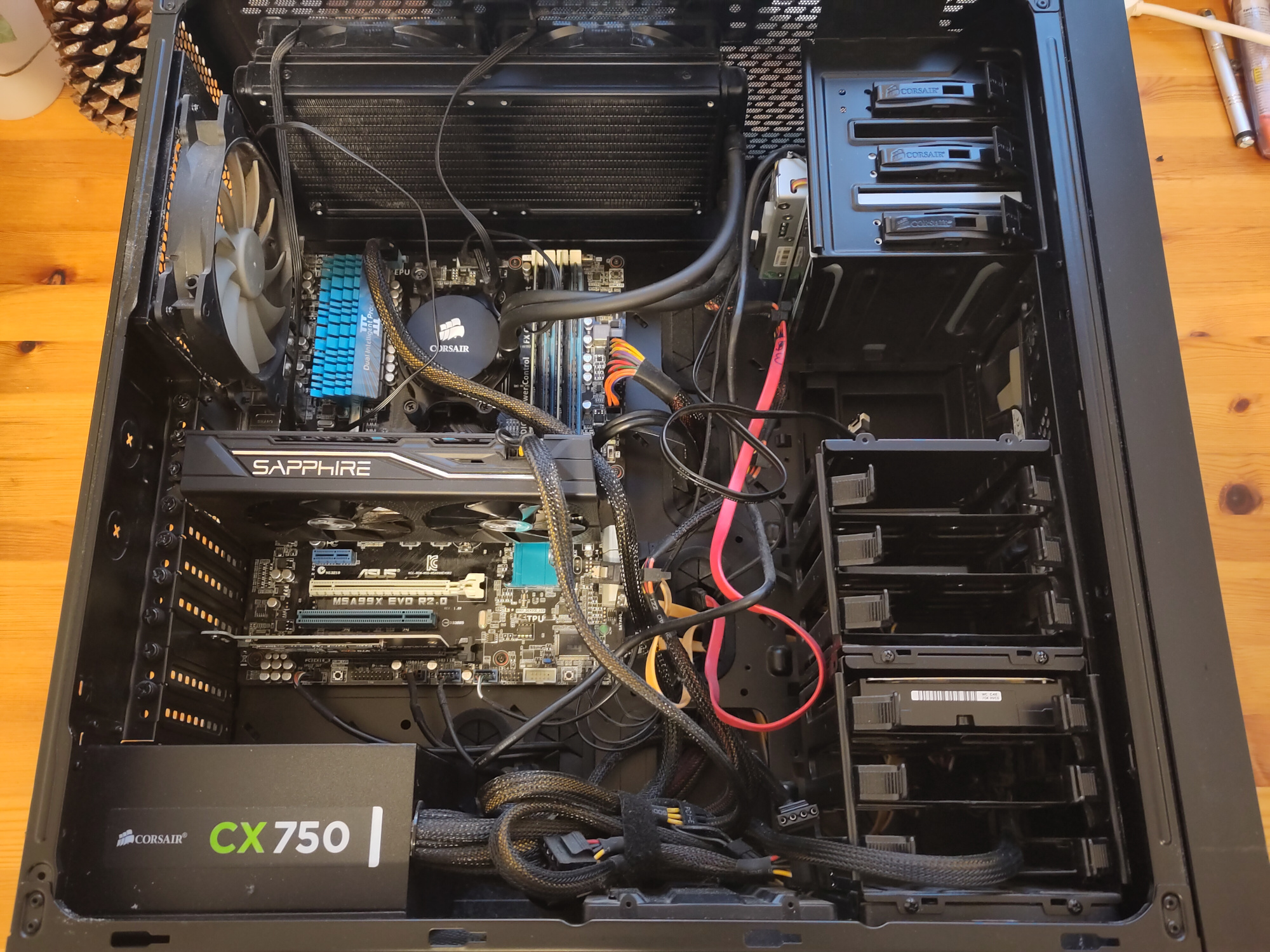 Last look on the inside of my battlestation with the Piledriver CPU/Mainboard